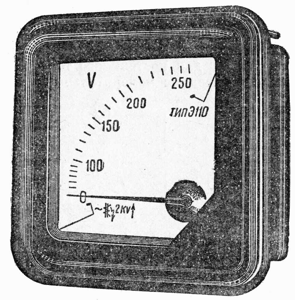 Электроизмерительный прибор в прямоугольном корпусе из пластмассы, СССР