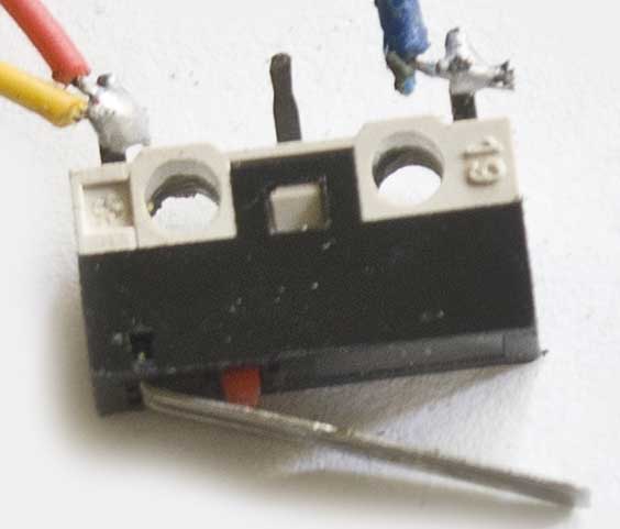концевой выключатель - микрокнопка из компьютерной мышки
