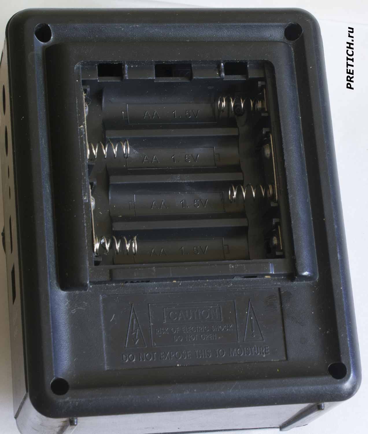 отсек для батареек в фонарике-радио MRM-POWER MRM-6128T