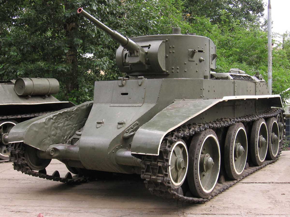 bt-7-ussr-tank-muz.jpg