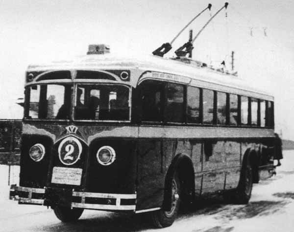 Первый советский троллейбус в Москве
