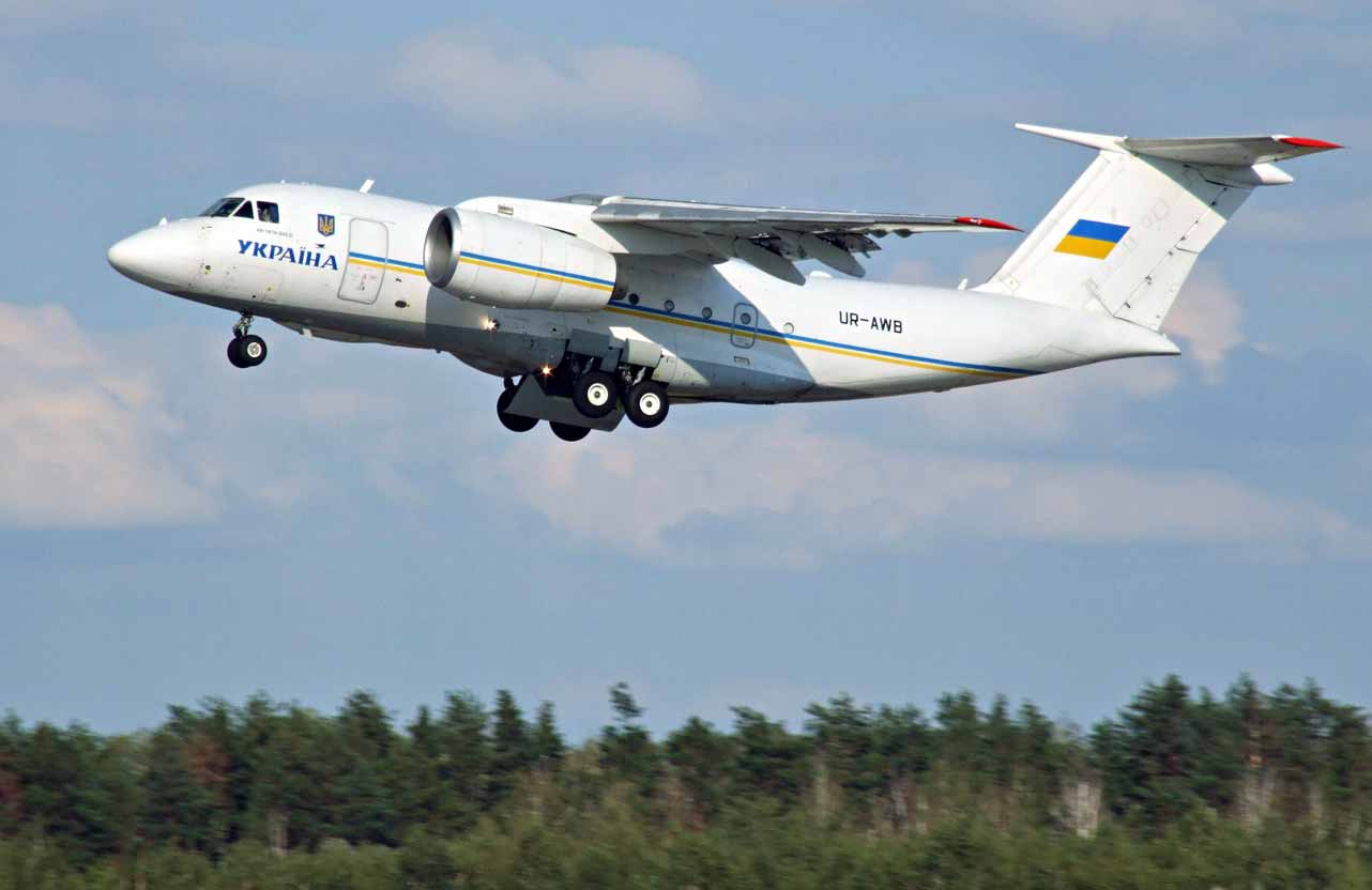 Взлет самолета Ан-74ТК-300