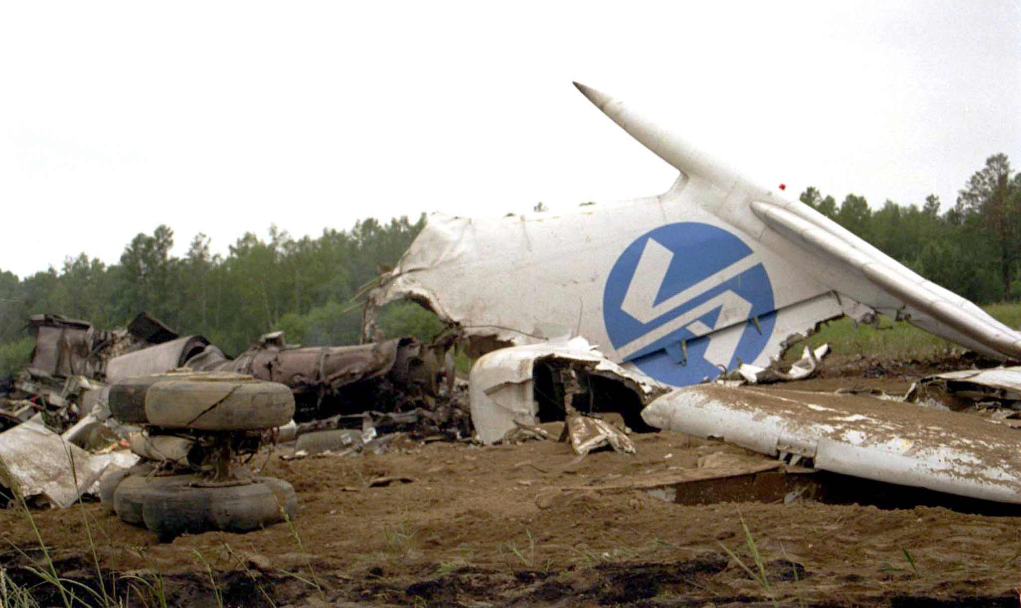 Хвост разбившегося Ту-154 в Иркутске Владивосток-Авиа