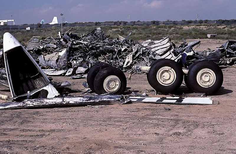 обломки Ту-154 разбившегося 15 декабря 1997 в ОАЭ