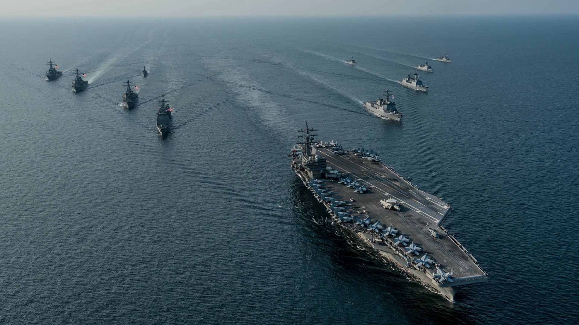 Американский Тихоокеанский флот во главе с авианосцем