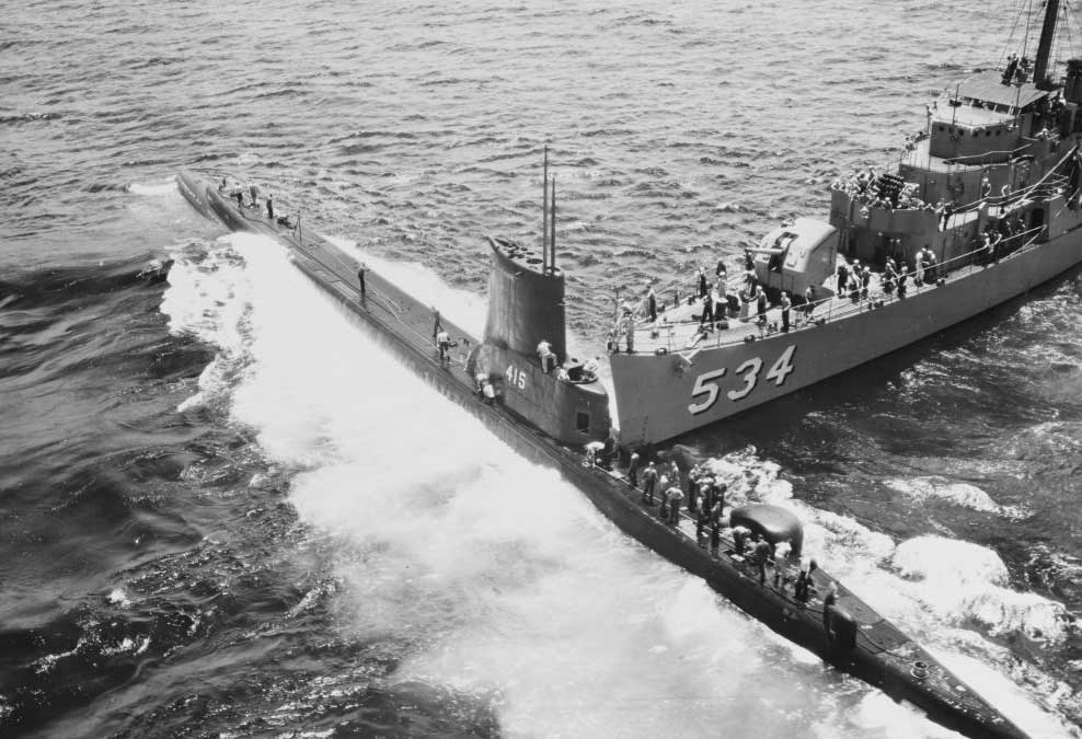 USS Stickleback столкновение подлодки с эскортным эсминцем USS Silverstein