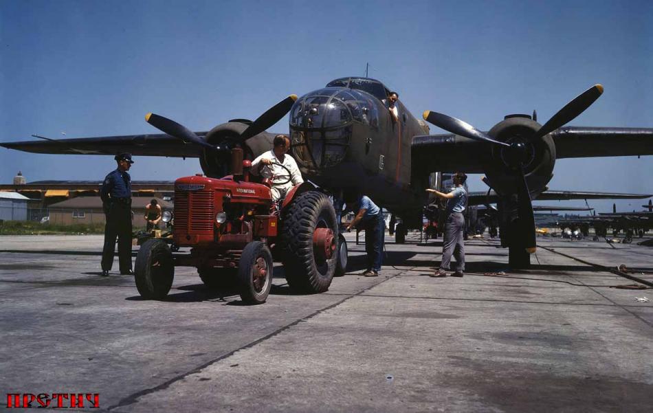 1942 - бомбардировщик B-25, США