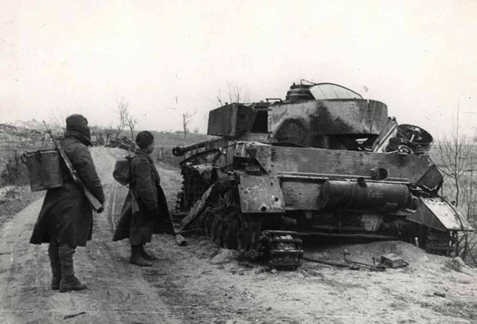 1944 - Подбитый немецкий танк