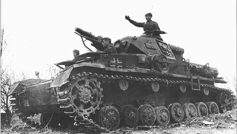 1942 - советские танкисты на трофейном PzKpfw IV