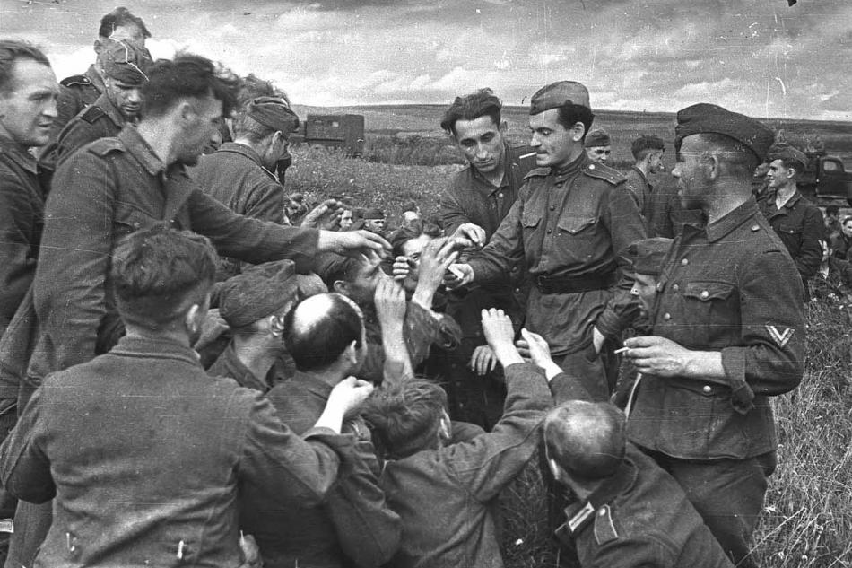 1943 - пленные немцы под Курском