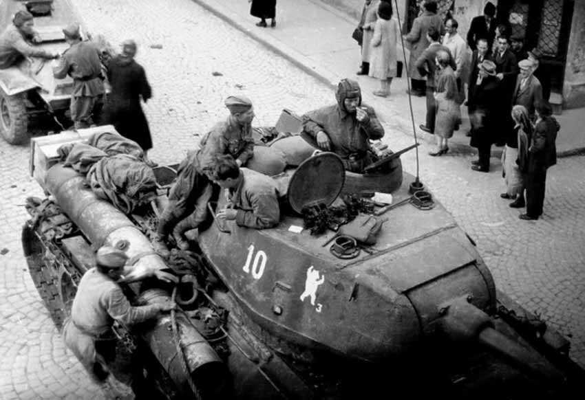 1945 - танкисты освобождают Белград