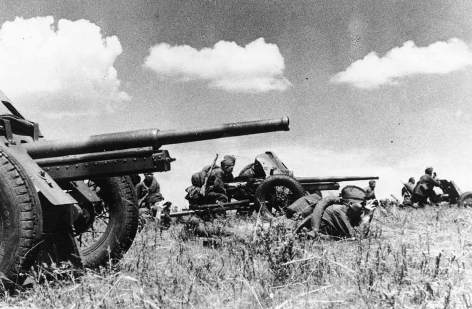 1942 - советские артиллеристы