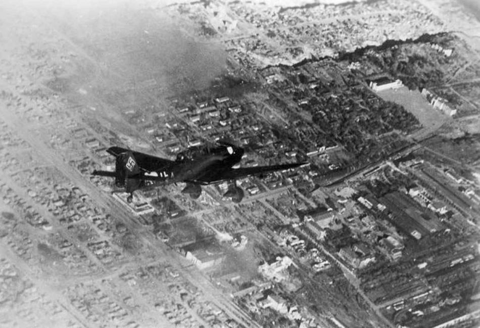 1942 - немцы бомбят Сталинград