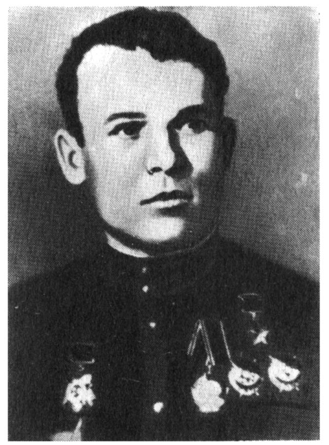 Старший лейтенант Н. Искрин. 1943 г.