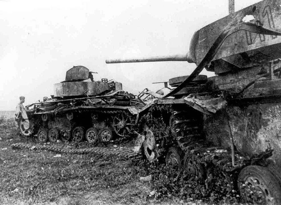Подбитая немецкая техника во время боев на Курской дуге, Курская область, 1943 год